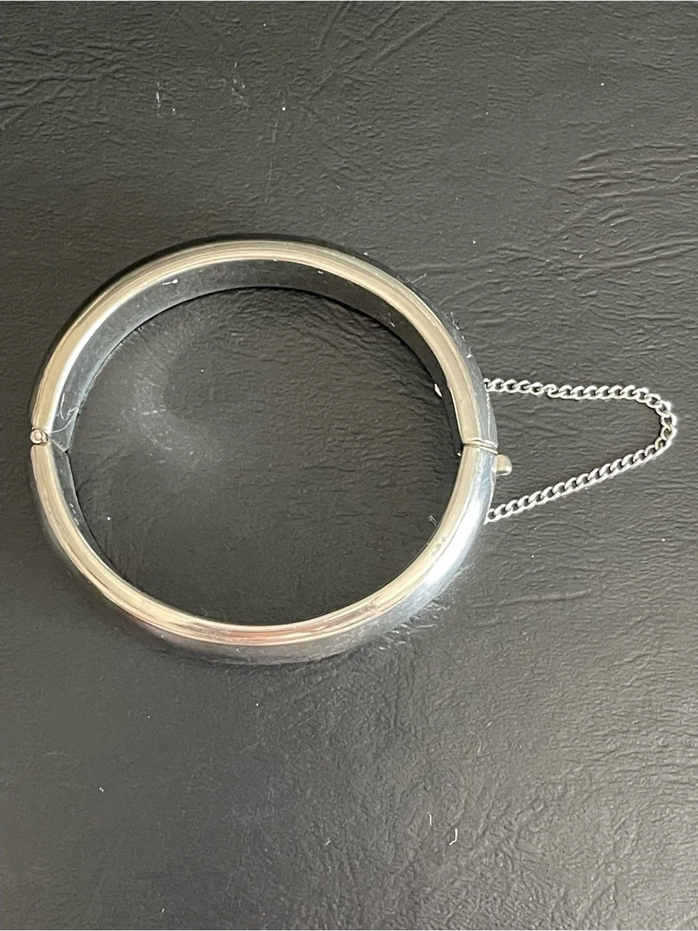 Vintage Polished Silver tone Hinged Bangle Bracelet.